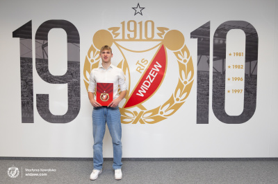 Adrian Waliszek z pierwszym kontraktem